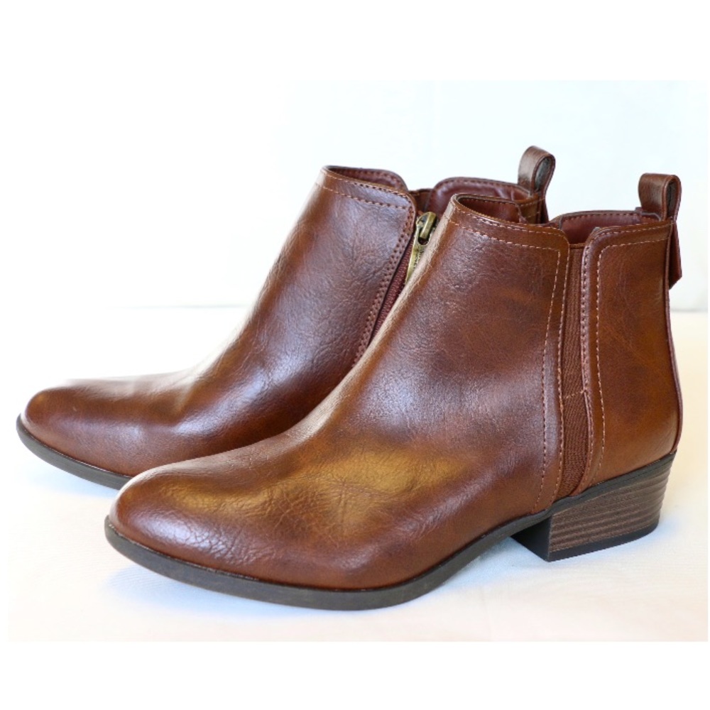 *SOLD* NWOT- MICHAEL BY MICHAEL SHANNON Brown Ankle Boots/Booties